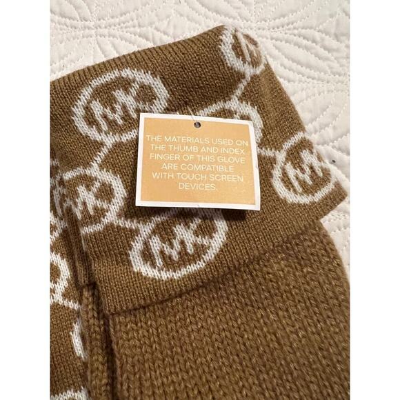 NWT 3 piece Michael Kors Women\'s Circle Logo Scarf, Hat, Glove Set, Camel/Cream
